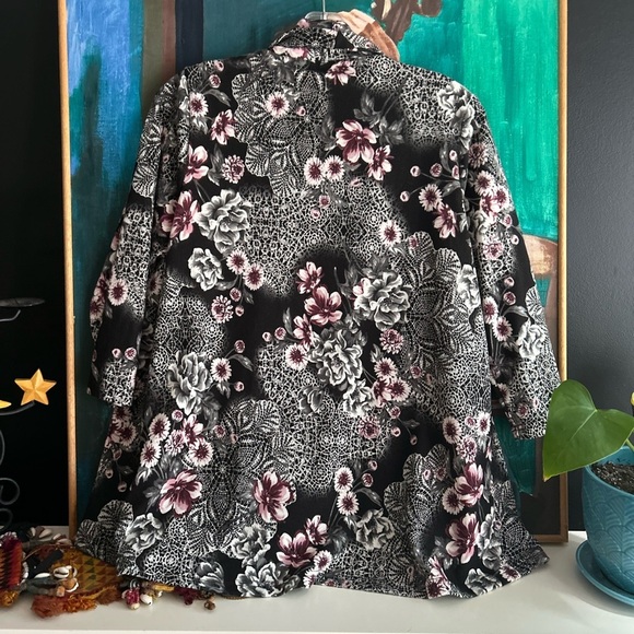 Floral Open-Front Cardigan - Black and Pink - Picture 5 of 16